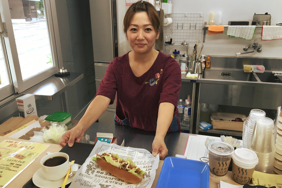 まずは「ふるゆ まつや」のカフェコーナーへ 「ふるゆ まつや」のカフェコーナー
