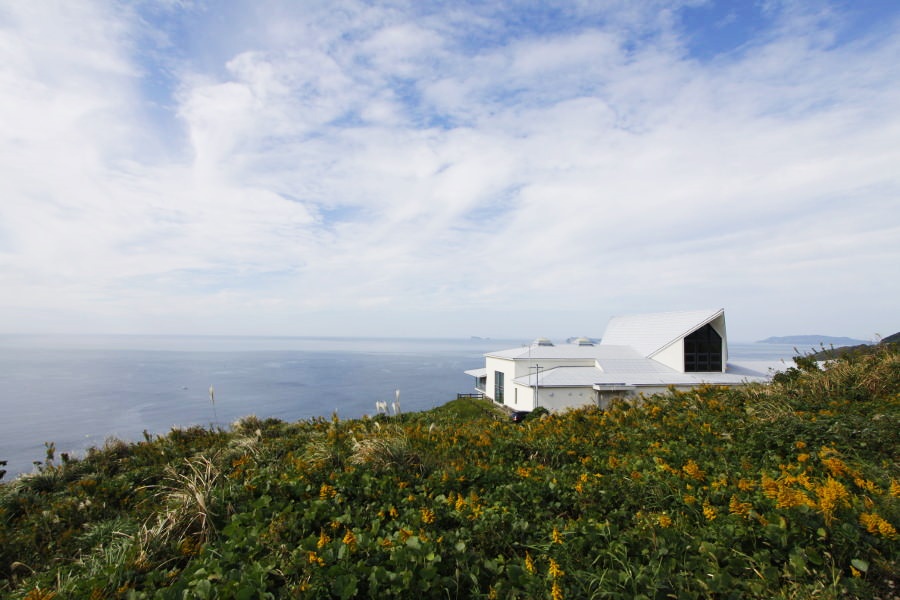 夕刻には海に沈む夕陽も見られる「遠藤周作文学館」 夕刻には海に沈む夕陽も見られる「遠藤周作文学館」