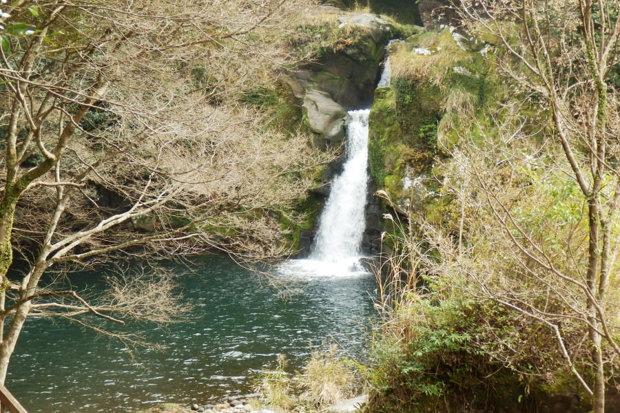 涼し気な「観音滝」 涼し気な「観音滝」