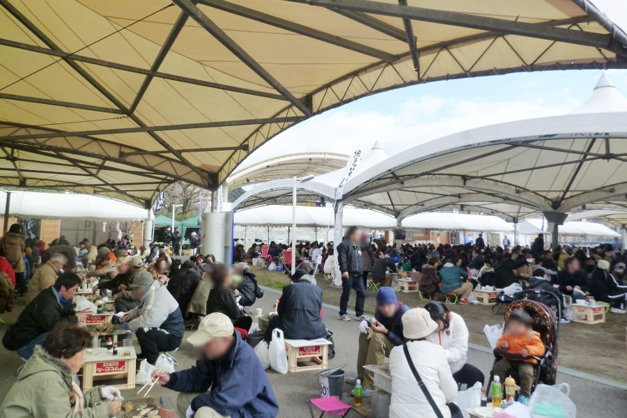 新鮮な牡蠣を堪能できるため、毎年多くの人でにぎわいます