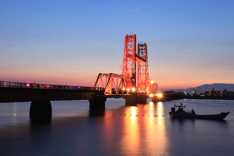 ライトアップされ輝く「筑後川昇開橋」 ライトアップされ輝く「筑後川昇開橋」