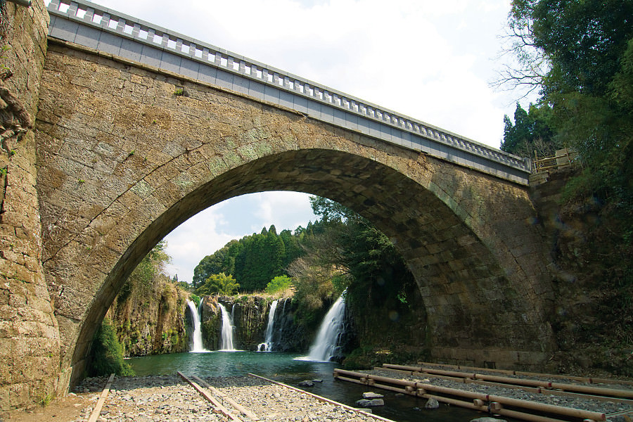 高さ約23メートル、幅4.2メートルの美しい石橋「金山橋」 高さ約23メートル、幅4.2メートルの美しい石橋「金山橋」