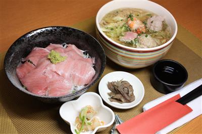カフェ鍋もくれん「豊後まぐろヨコヅーナ丼セット」