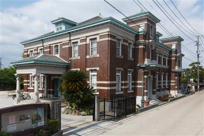 柳町の長崎街道沿いにある「旧古賀銀行」
