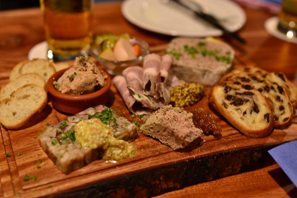 シャルキュトリー盛り合わせ 1900円 シャルキュトリー盛り合わせ 1900円