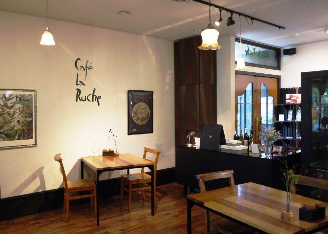 アートの世界観も楽しめる、シックで落ち着いた雰囲気 アートの世界観も楽しめる、シックで落ち着いた雰囲気