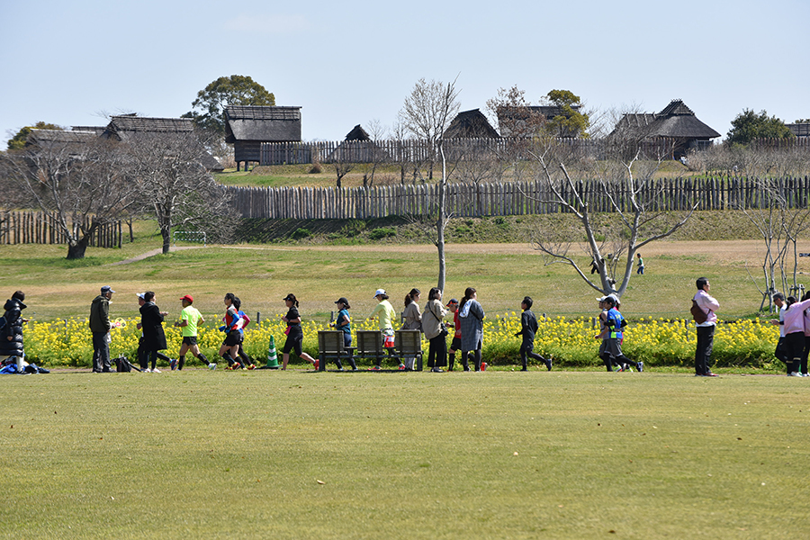 沿道の応援のあたたかさも魅力です(画像提供/さが桜マラソン大会事務局) 「さが桜マラソン」の沿道の応援