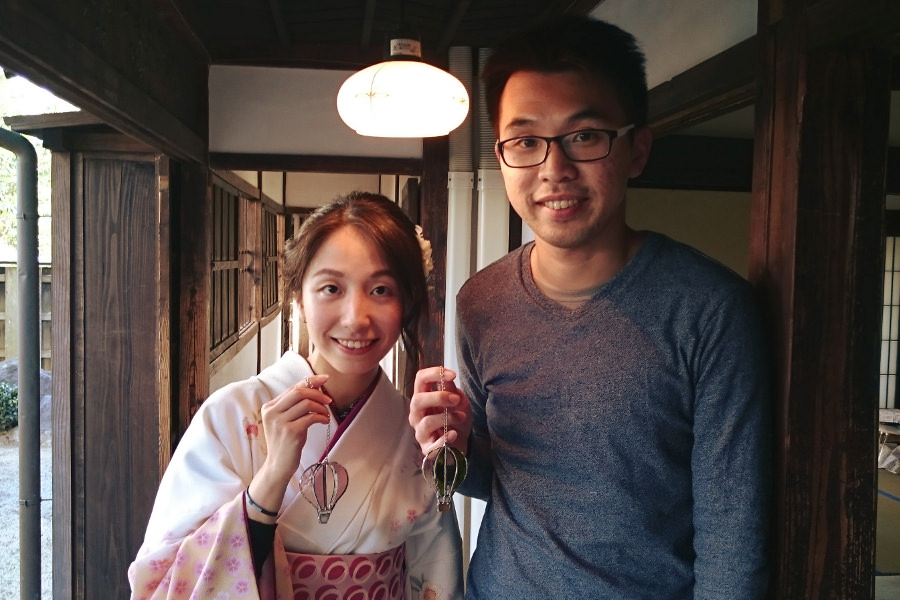 香港から訪れたというこちらの二人は、佐賀ならではの「バルーンサンキャッチャー」づくりを体験 「バルーンサンキャッチャー」制作の体験者二人