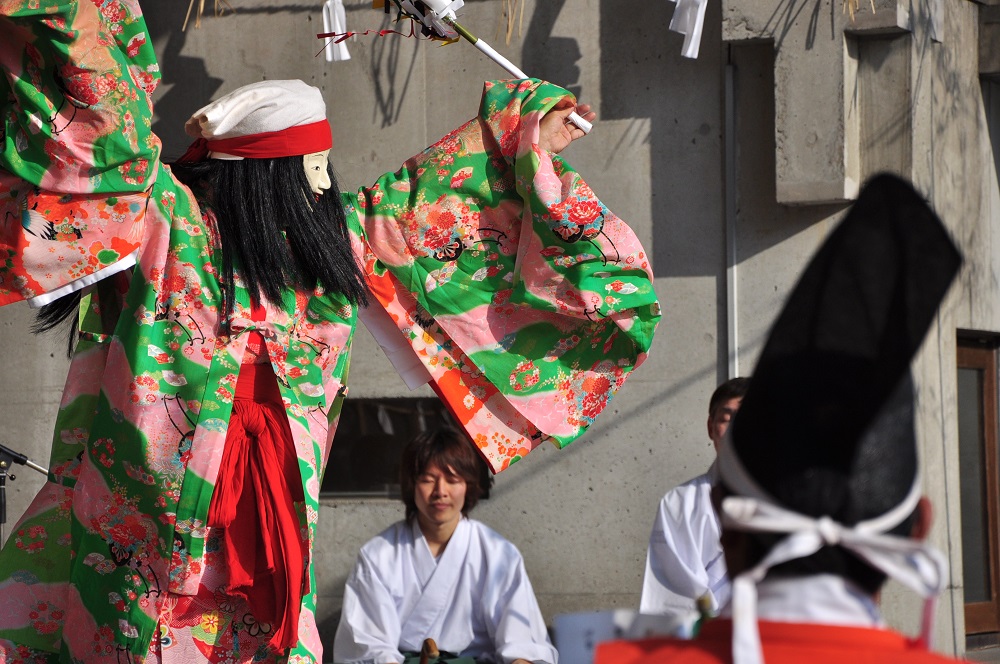 郷土芸能として伝承されている「中江岩戸神楽」 郷土芸能として伝承されている「中江岩戸神楽」
