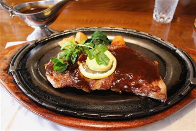 「ステーキハウス藤安」のサーロインステーキ