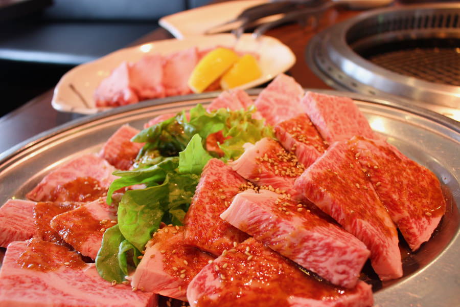 極上カルビや極上ロースもリーズナブルに楽しめる「焼肉の白川」 「焼肉の白川」で提供される肉