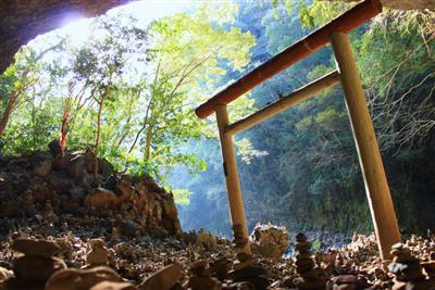 仰慕ヶ窟の中にある天安河原宮