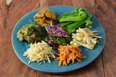 季節の島野菜ナムル盛り1300円