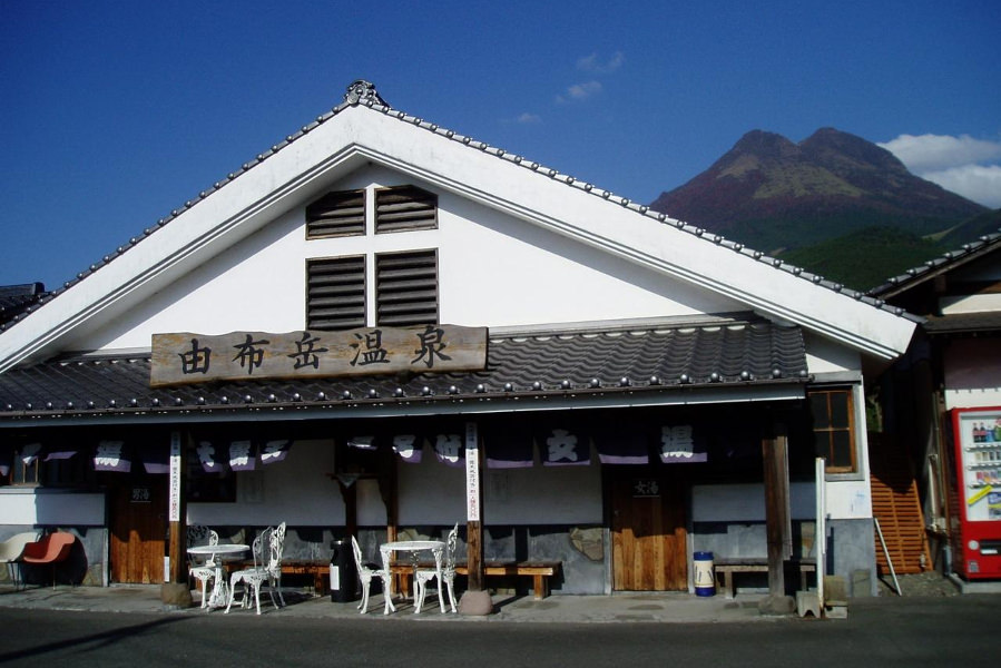 田園風景が広がるのどかな立ち寄り湯。駐車場50台完備 田園風景が広がるのどかな立ち寄り湯。駐車場50台完備