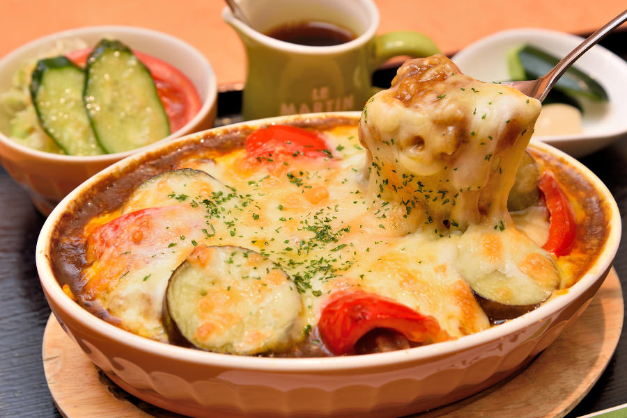 3種類のチーズがトッピングされた「焼きうまカレー」 3種類のチーズがトッピングされた「焼きうまカレー」