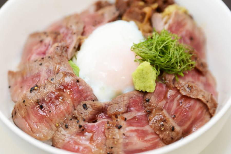 人気のあか牛丼が味わえるコースもあります 人気のあか牛丼が味わえるコースもあります