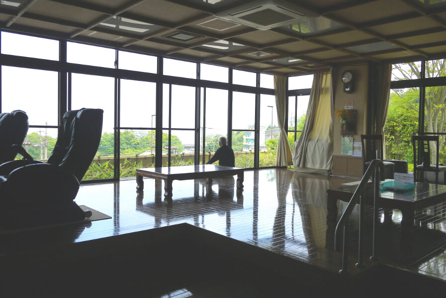 高台にあり、見晴らし最高の休憩室でゆっくりと寛ごう 高台にあり、見晴らし最高の休憩室でゆっくりと寛ごう