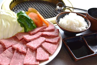 牧場直営の最高ランク豊後牛を自然の中で楽しめます