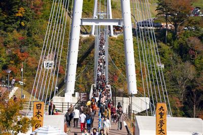 週末や休日には多くの観光客が訪れます。外国人観光客にも人気