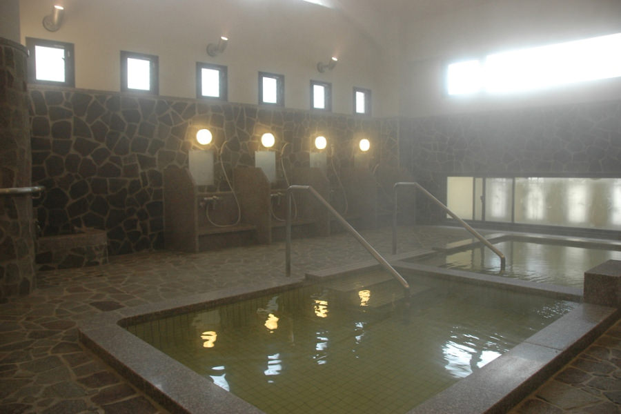 市営温泉では珍しい、シャワーを備えた「海門寺温泉」 市営温泉では珍しい、シャワーを備えた「海門寺温泉」