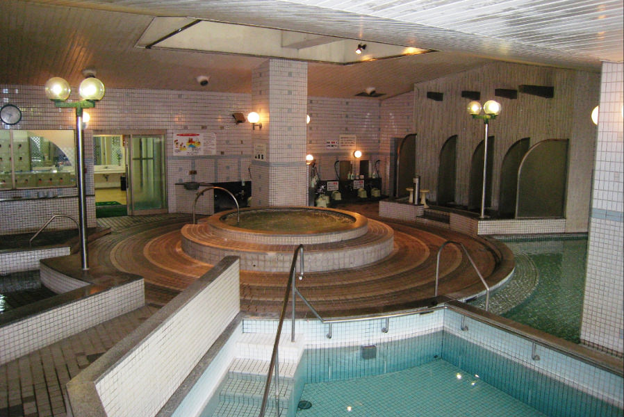 ヨーロッパのクアハウスをモデルとした多目的温泉保養施設 ヨーロッパのクアハウスをモデルとした多目的温泉保養施設