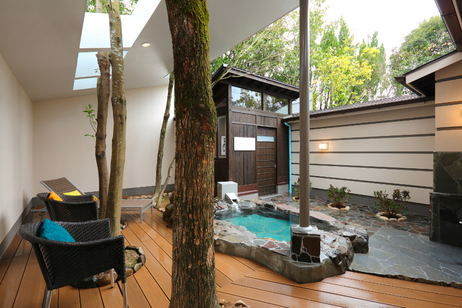 木々が立ち並び、ウッドデッキに囲まれた「木のギャラリー」 木々が立ち並び、ウッドデッキに囲まれた「木のギャラリー」