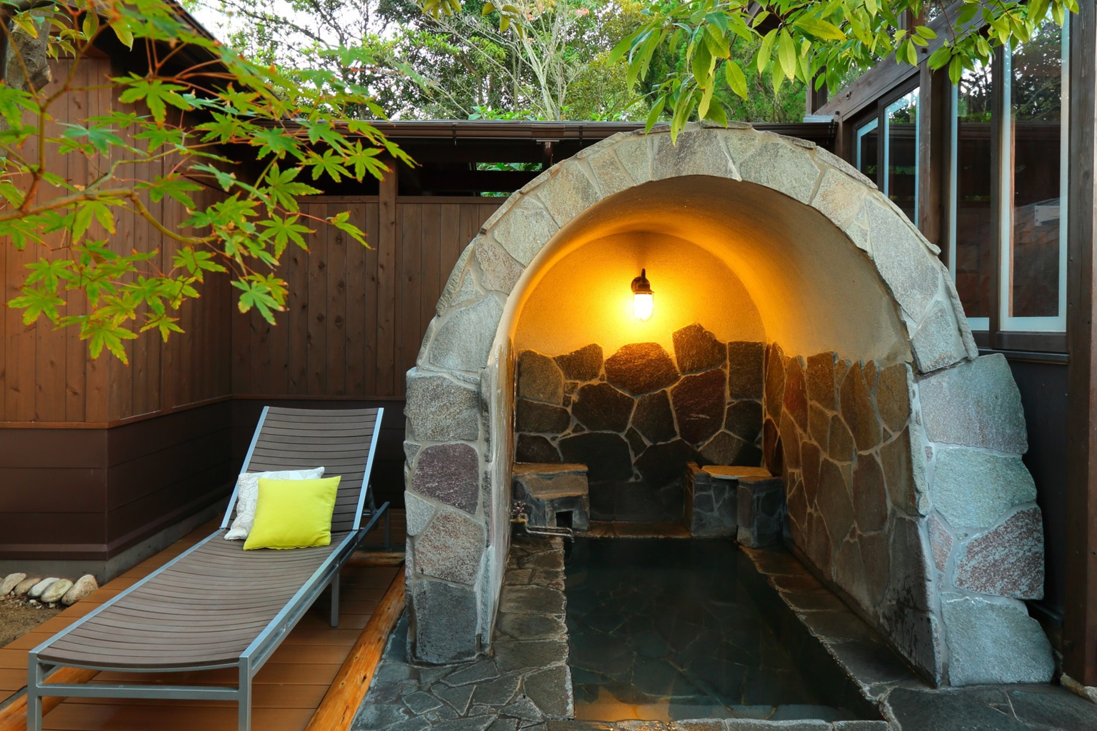 「秘密基地」の名前が付いた、ユニークな露天風呂もありますよ 「秘密基地」の名前が付いた、ユニークな露天風呂もありますよ