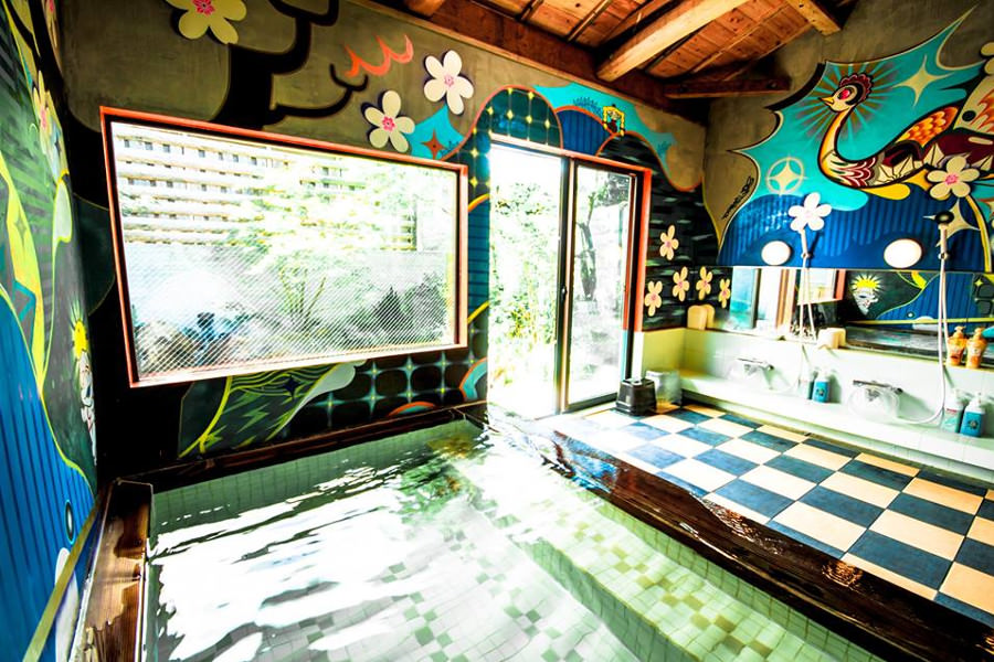 「DOPPEL」というアーティストによって描かれた壁画 大浴場「西海」 「DOPPEL」というアーティストによって描かれた壁画