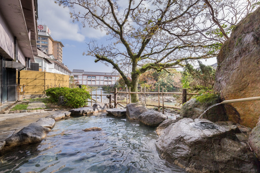 そばに流れる嬉野川のせせらぎを聞きながら入れる男性専用露天風呂 そばに流れる嬉野川のせせらぎを聞きながら入れる男性専用露天風