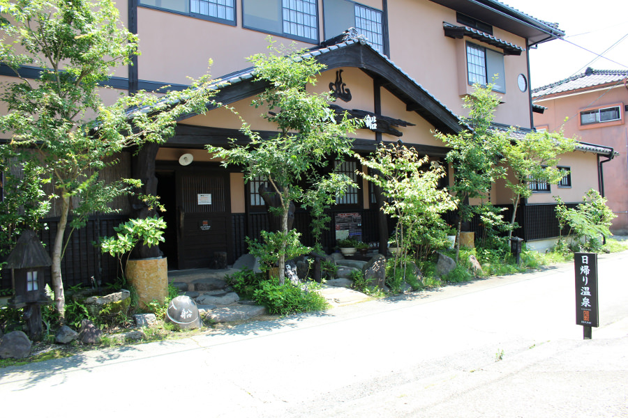 内牧温泉街の中心部にある古民家風の建物 内牧温泉街の中心部にある古民家風の建物