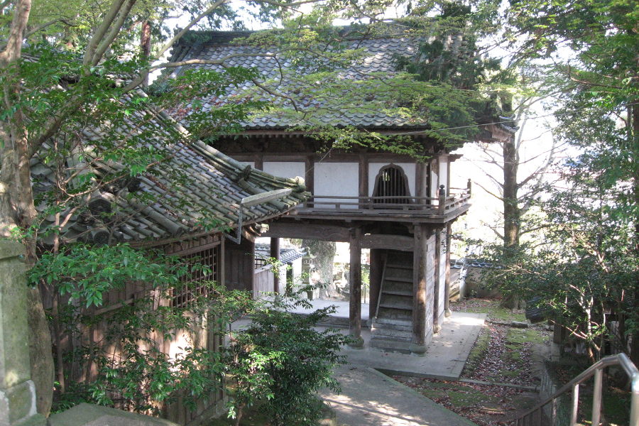 広い敷地内。緑の中を散策できます
