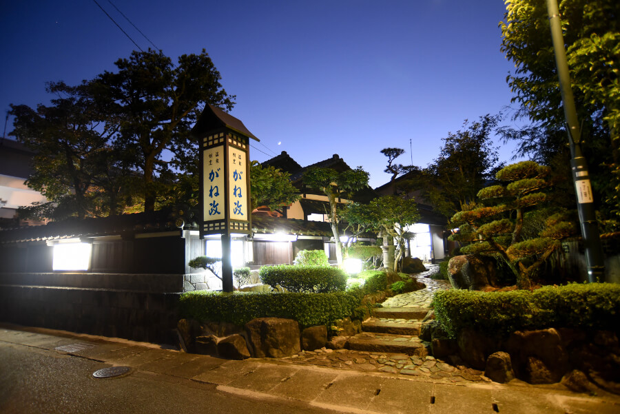 併設の「割烹料理がね政」は予約制。食事処としても人気です 併設の「割烹料理がね政」は予約制。食事処としても人気です