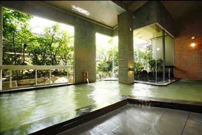 泉質の良さと加水加温なしの100%天然温泉かけ流しが自慢