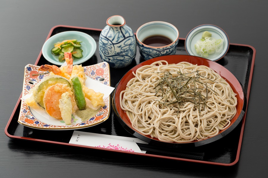 趣のある店内で本格的な手打ちそばを堪能できます