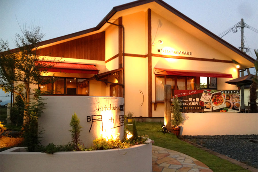 平日でも満席の場合が多いので予約して行くのがおすすめです 平日でも満席の場合が多いので予約して行くのがおすすめです