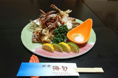 予約必須の希少な脱皮カニのから揚げ