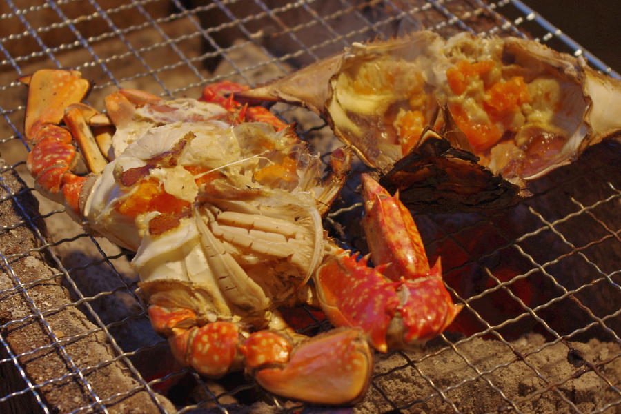 春から夏のオスは濃厚なミソと甘い身、冬から春のメスは内子がたっぷり 春~夏の雄は濃厚なミソと甘い身、冬~春の雌は内子がたっぷり