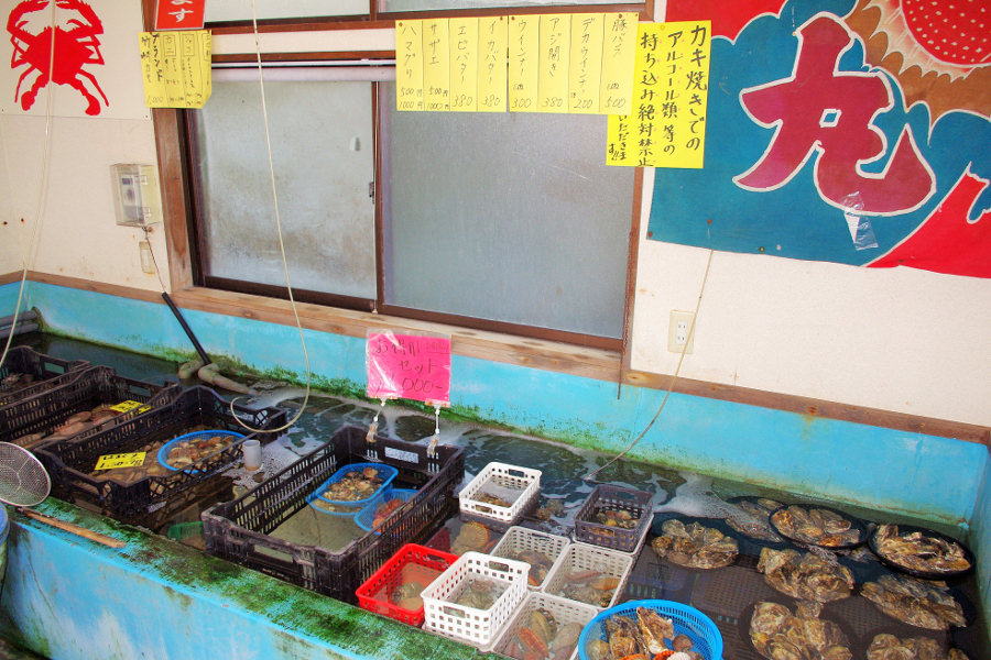 食べたい海鮮を自分で選んで食べられます 50名まで利用可能な炭火焼き席