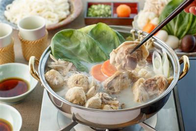 自慢のスープの味を含んだ鶏や野菜は絶品