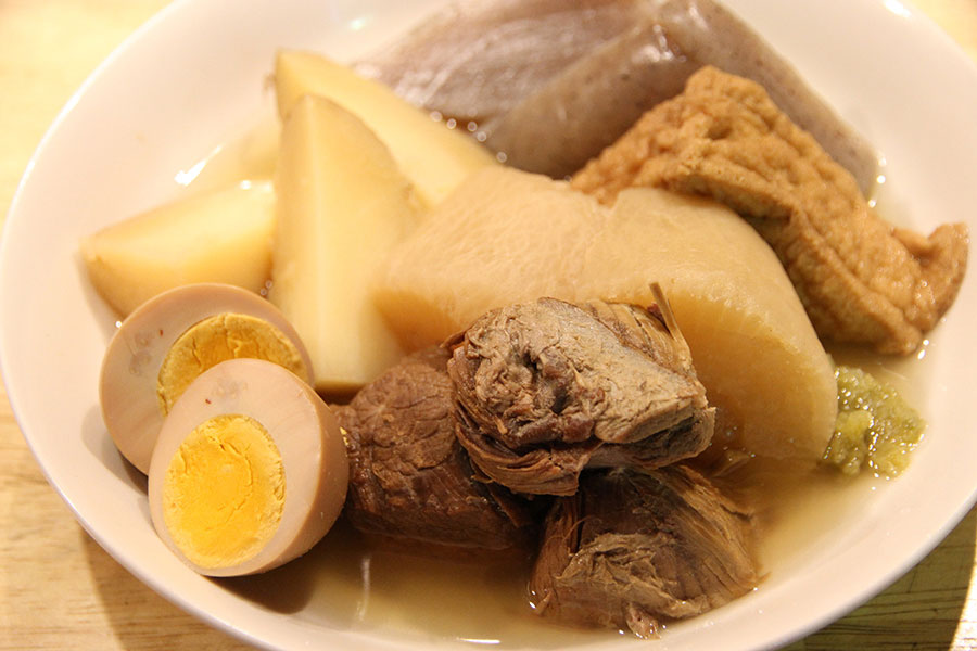 シカ骨からだしをとって煮込まれたおでん シカ骨からだしをとって煮込まれたおでん