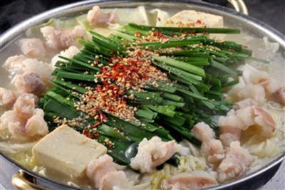 もつ鍋は、白味噌、塩の2種から選べます
