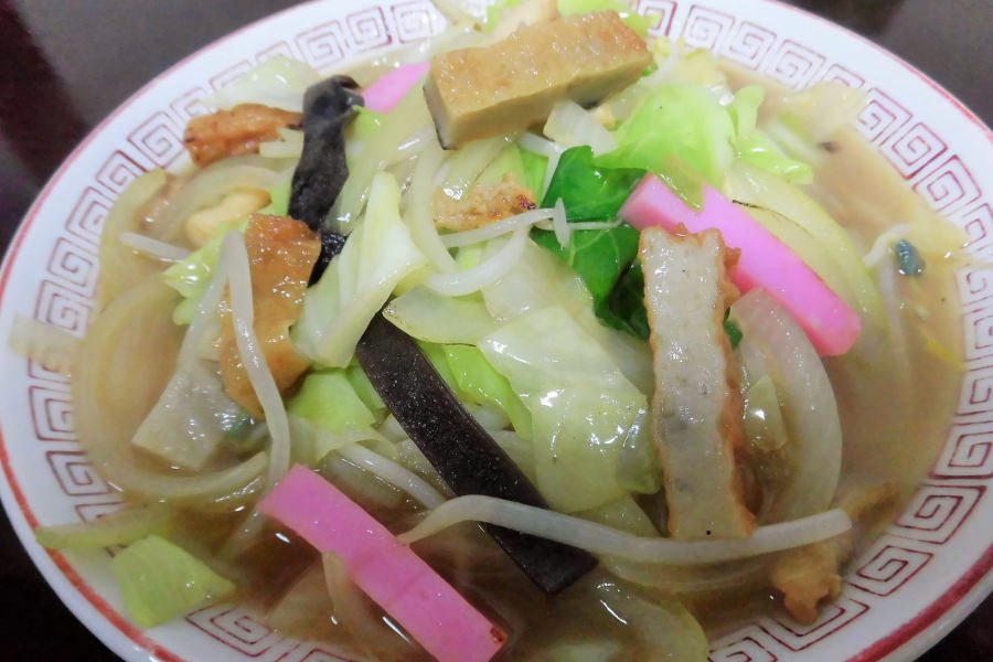 具材ともちっとした中太麺に絡むスープが絶妙なおいしさ 具材ともちっとした中太麺に絡むスープが絶妙なおいしさ