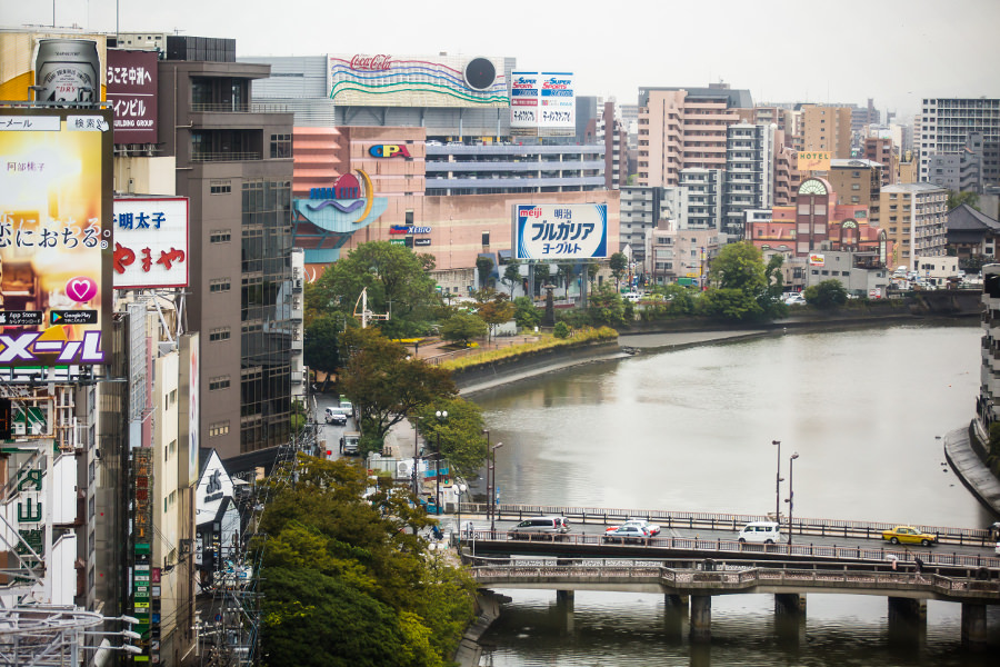街歩きや買い物、温泉地巡りを一緒に楽しめるのが九州旅行の醍醐味です 街歩きや買い物、温泉地巡りを一緒に楽しめる