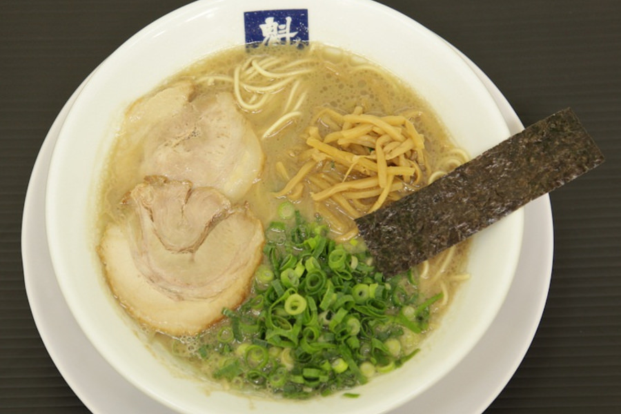 どトンコツ！濃厚スープの「ラーメン」