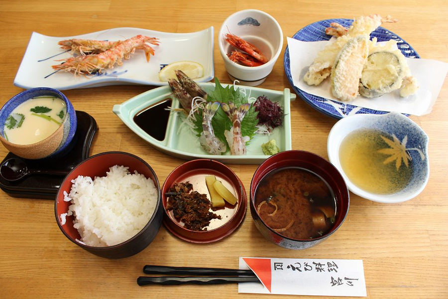 新鮮な海老をいろんな食べ方で頂ける海老会席 新鮮な海老をいろんな食べ方で頂ける海老会席