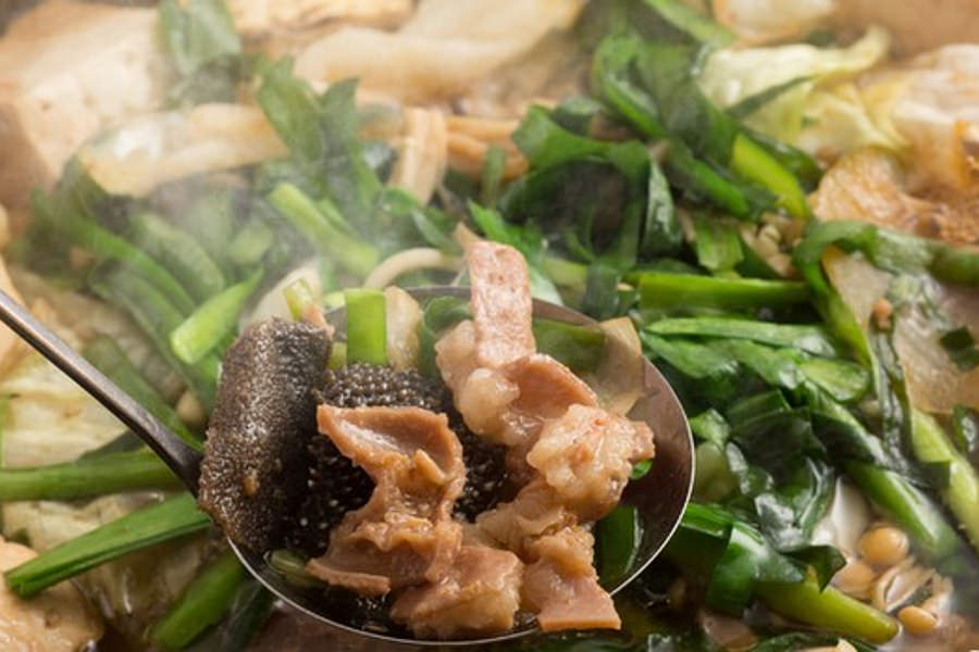 すき焼き風のダシでいただく「すき焼き風もつ鍋」 すき焼き風のダシでいただく「すき焼き風もつ鍋」