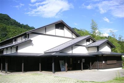 炭鉱で賑わった当時の宝珠山の歴史を見つめ続けた建物が現存