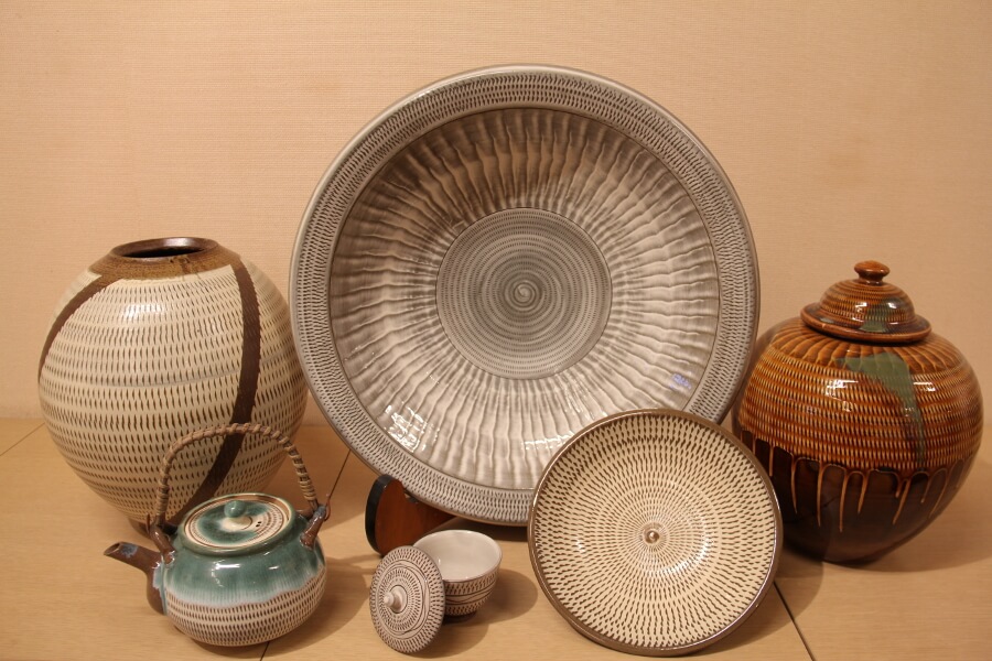 日常使いできる器や花器など、さまざまな用途にあわせた作品が豊富 日常使いできる器や花器など、用途にあわせた作品が豊富