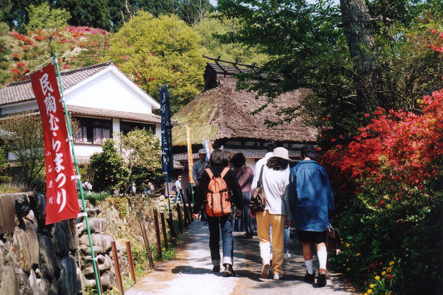 遠方からも陶器ファンが集まる「民陶むら祭」