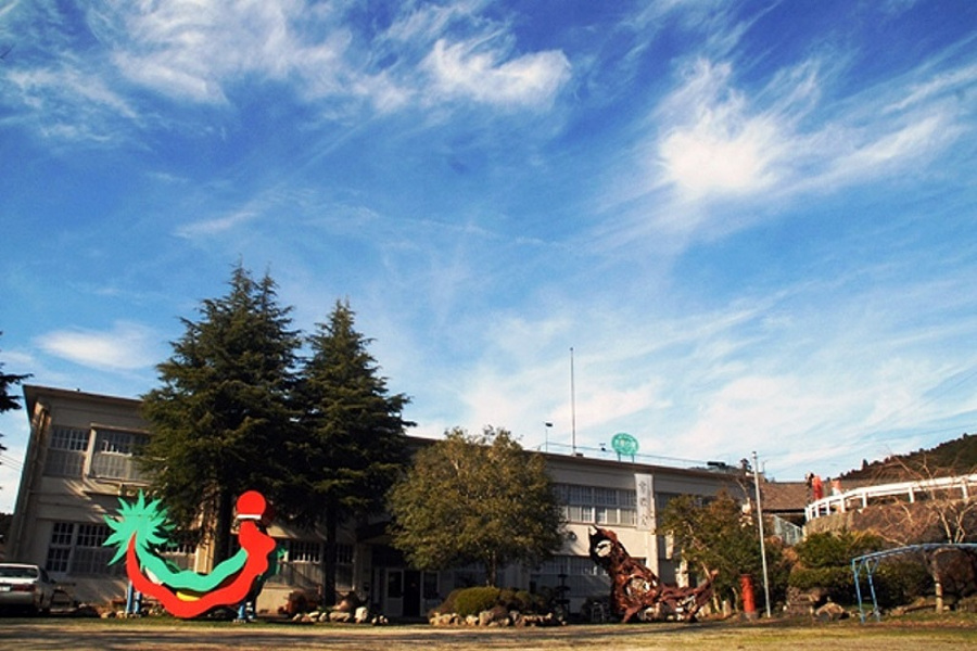 木造校舎ならではのノスタルジックな雰囲気に満ちています 木造校舎ならではのノスタルジックな雰囲気に満ちています